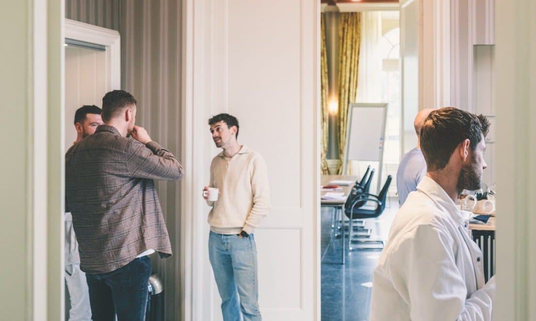Un team di leadership durante una sessione Deep Dive